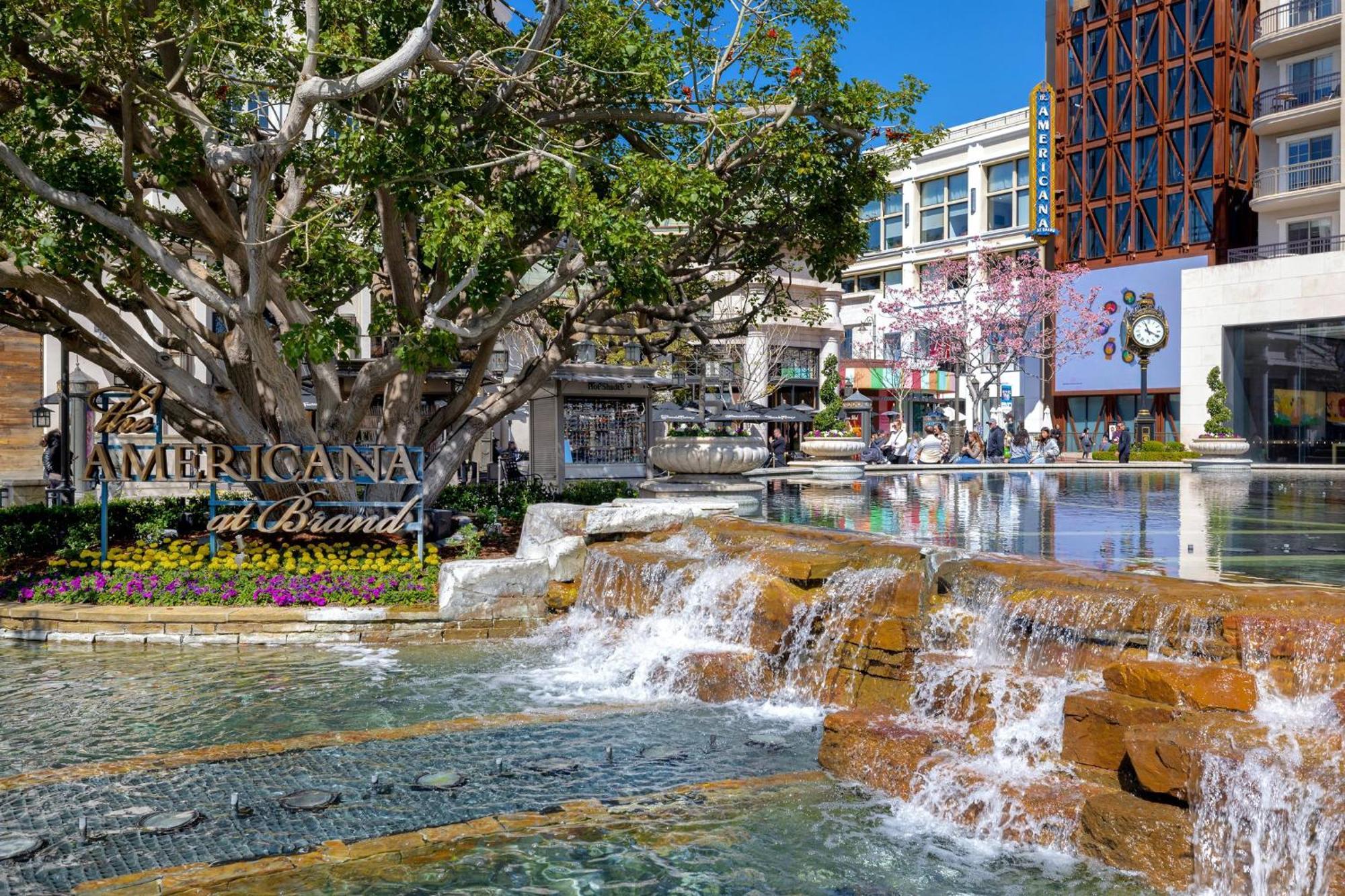Holiday Inn Express & Suites - Glendale Downtown Exterior foto